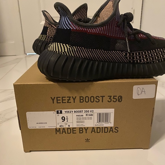 Size 9.5 yeezy - Picture 6 of 6